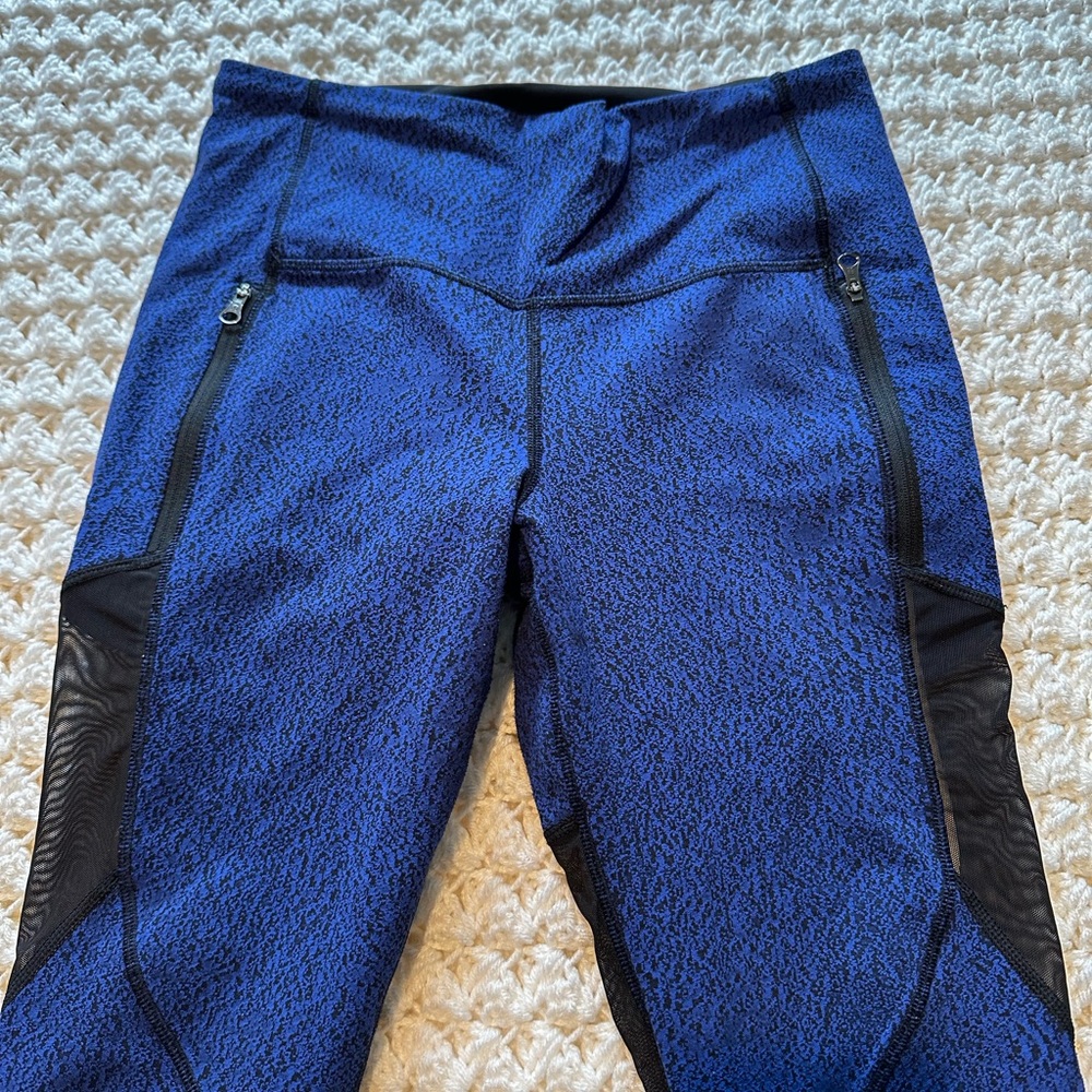 Lululemon Rush Hour 21" Crop
Power Luxtreme Spray Jacquard Sapphire Blue Black